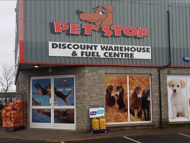 Pet clearance store warehouse